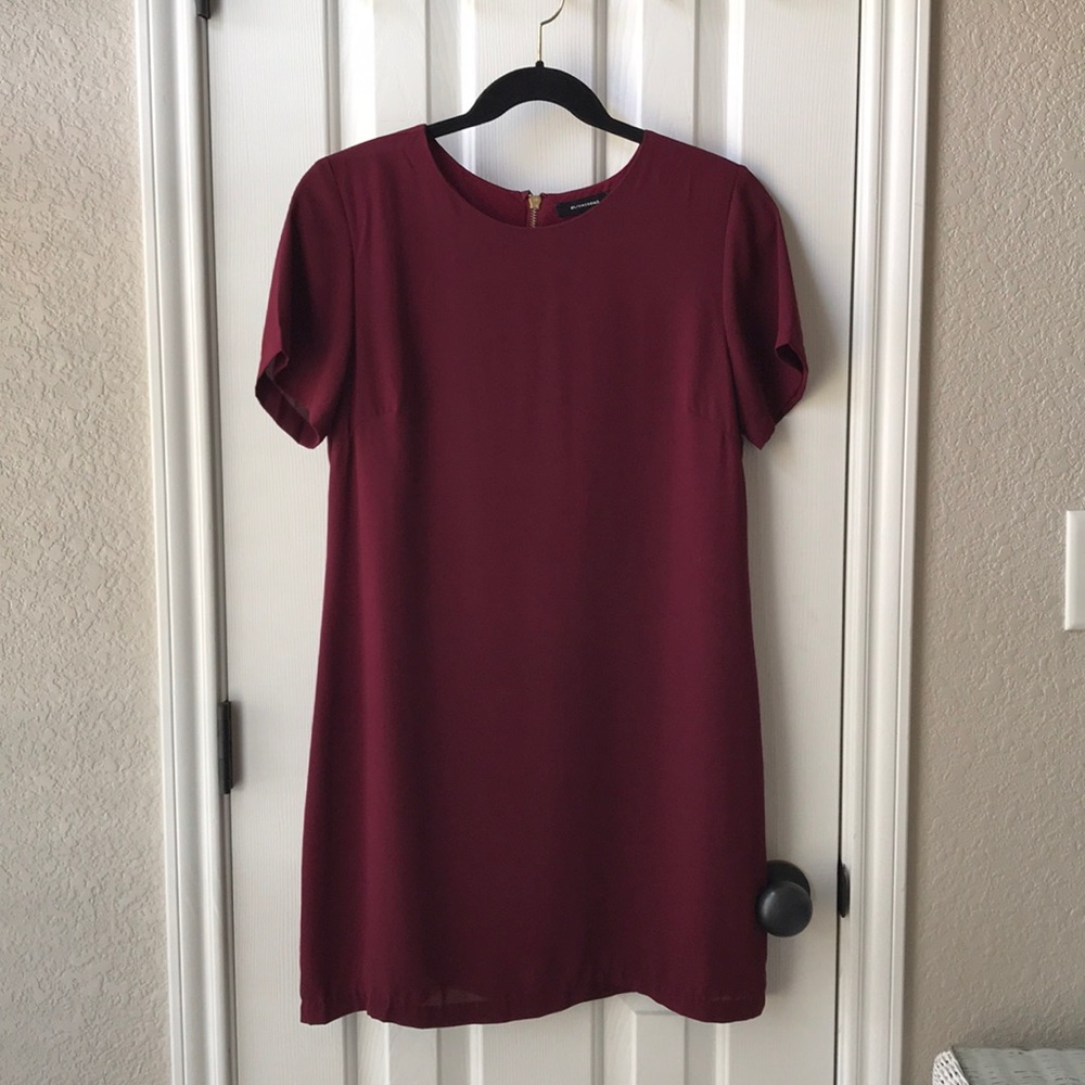 Maroon short-sleeve shift dress